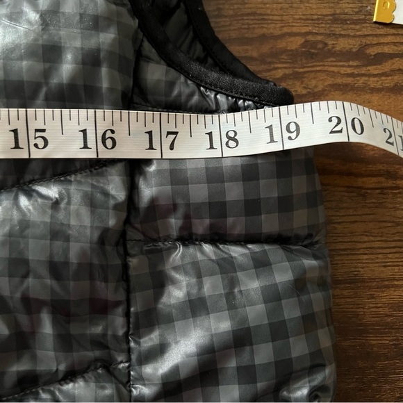 Uniqlo Women’s ULTRA LIGHT DOWN Hooded VEST Size Large Grey Black Checkered - Picture 8 of 10